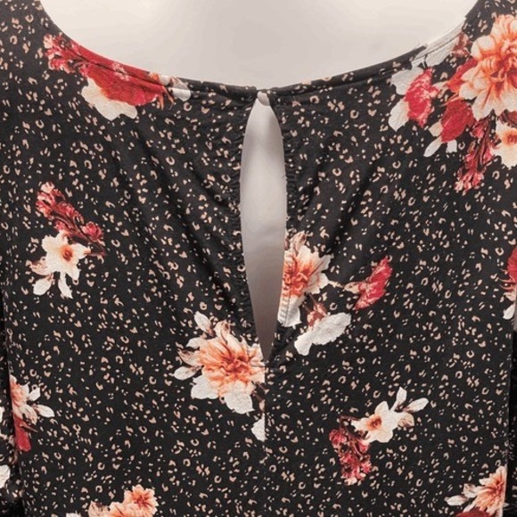 Torrid Dark Floral Keyhole Dress 3X - Picture 6 of 10